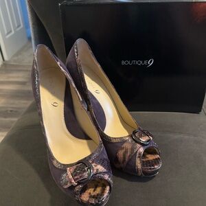 Boutique 9 Bubbles Purple Suede, Reptile Peep Toe | Size 8.5